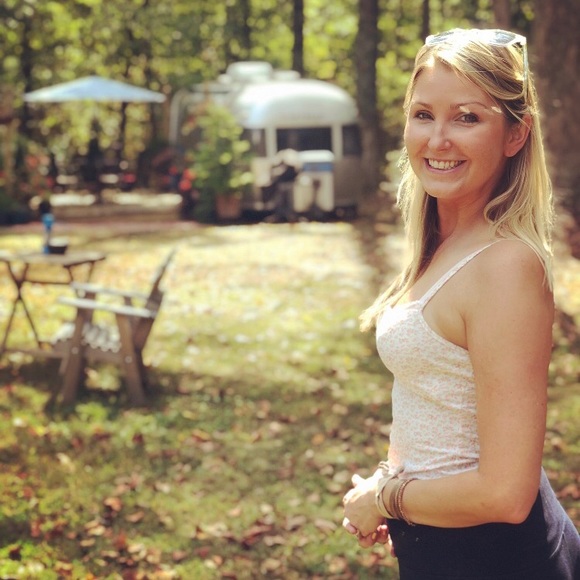 Meet your Posher, Stephanie - Picture 3 of 12